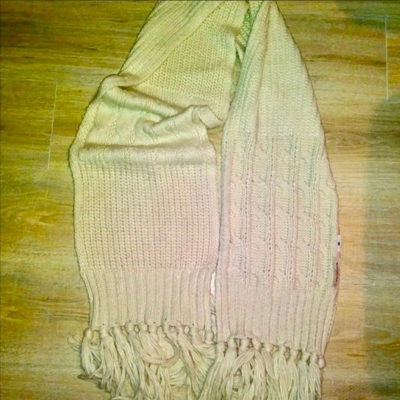 Abercrombie & Fitch cream knit fringed scarf - Picture 1 of 4